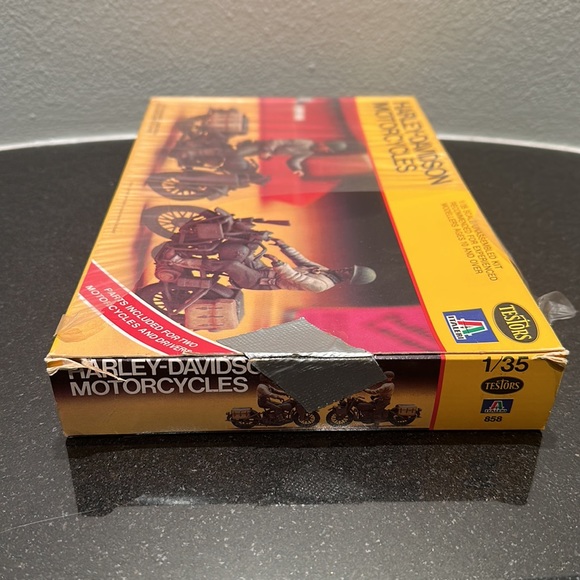 Harley-Davidson Motorcycles Vintage 1:35 Scale Model Set - Picture 5 of 6